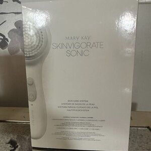 Mary Kay Skinvigorate Sonic and supplies